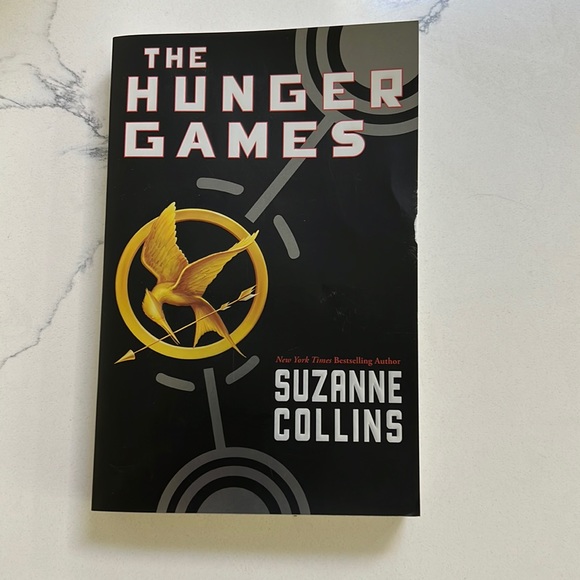 The Hunger Games book By Suzanne Collins - Picture 1 of 3